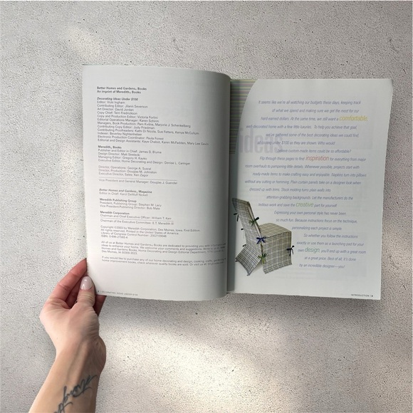 Better Homes and Gardens Decorating Ideas Under $100 Paperback - Picture 4 of 9